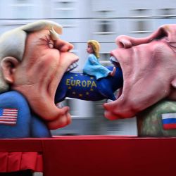 Carrozas de carnaval por Jacques Tilly, con el presidente de EE. UU. Donald Trump y el presidente ruso Vladimir Putin,  en Düsseldorf, Alemania occidental.Foto de INA FASSBENDER / AFP | Foto:AFP