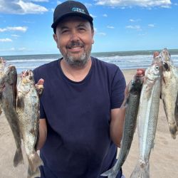 La franja costera que va desde Mar de Cobo hasta Mar Chiquita siempre fue una catarata de opciones de pesca y lo sucedido hace varios días no sólo lo confirma, sino que además redobla la apuesta. 