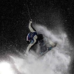 Timothe Sivignon de Francia se calienta antes de la primera ronda de la final de gran salto de esquí libre masculino durante los Juegos Olímpicos de Invierno Milano. Foto de Jeff PACHOUD / AFP | Foto:AFP
