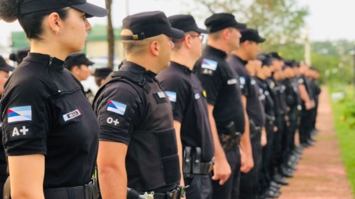 Misiones: se entregó un excomisario al que acusan de abusar de sus dos hijastras Misiones: se entregó un excomisario al que acusan de abusar de sus dos hijastras