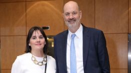 El ministro de Desregulación y Transformación del Estado, Federico Sturzenegger, junto a su esposa, María Josefina Rouillet