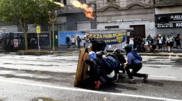 Manifestantes - Bomba molotov en marcha cgt 