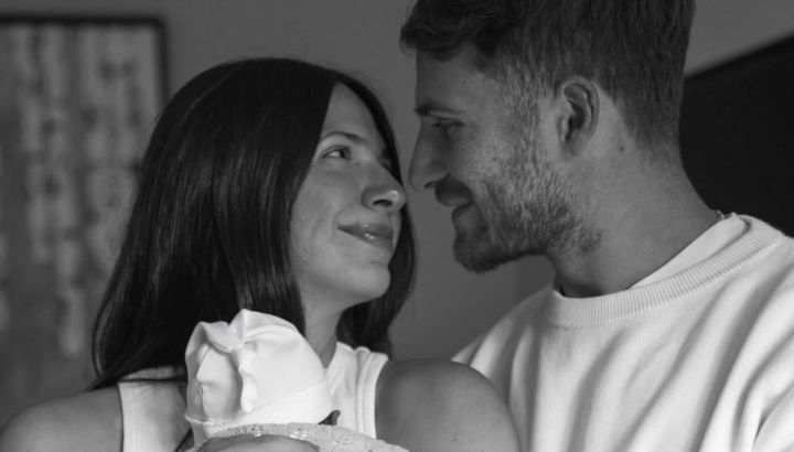 La tierna secuencia de Alaia, la hija de Ailén Cova y Alexis Mac Allister, al descrubrir el viento 