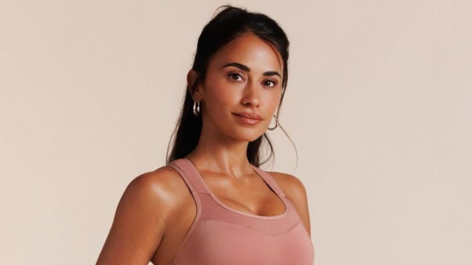 Antonela Roccuzzo Impact Con Un Look Deportivo Full Violeta Que Marc Antonela Roccuzzo Impact Con Un Look Deportivo Full Violeta Que Marc