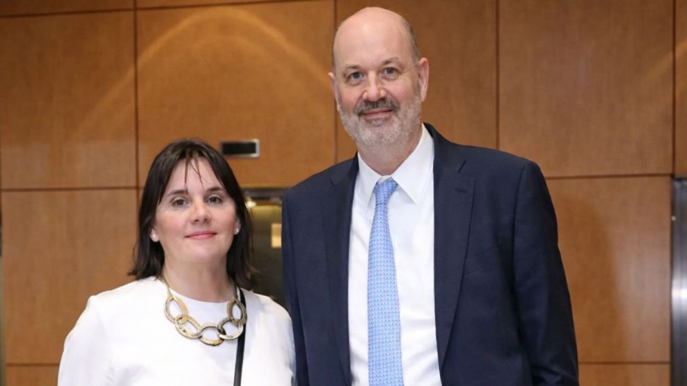 El ministro de Desregulación y Transformación del Estado, Federico Sturzenegger, junto a su esposa, María Josefina Rouillet