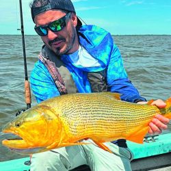 La sana alegría de la pesca, que en días de semana, cuando la presión piscatoria baja, rinde mejor fruto, ya que todo el cauce está más tranquilo.