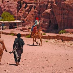 Jordania es un viaje hacia atrás en el tiempo y hacia adentro del desierto. De Amán a Wadi Rum, una travesía entre metrópolis milenarias.