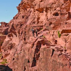 Jordania es un viaje hacia atrás en el tiempo y hacia adentro del desierto. De Amán a Wadi Rum, una travesía entre metrópolis milenarias.