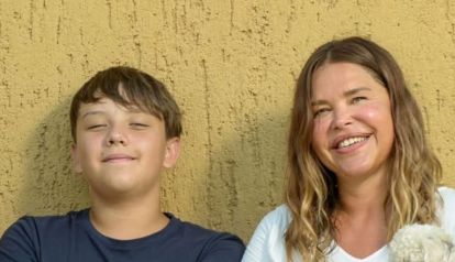 Thiago junto a su madre, Nazarena Vélez