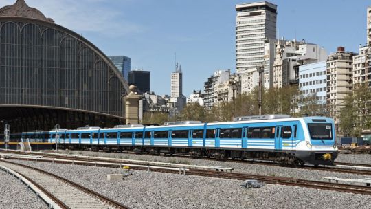 Cronograma de servicios para el fin de semana largo de Semana Santa 2026: colectivos, trenes y subtes en el AMBA
