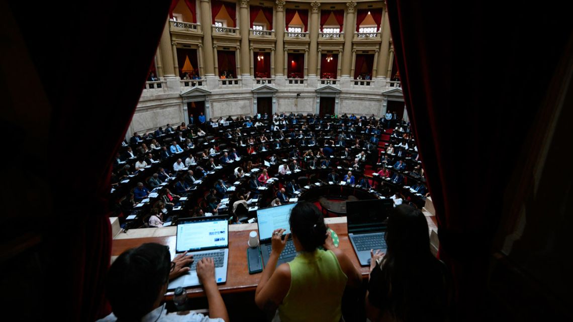 Government removes controversial Article 44 to secure labour reform passage