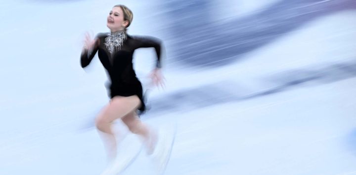 Ekaterina Kurakova de Polonia en final de patinaje artístico individual femenino durante los Juegos Olímpicos de Invierno Milano Cortina. Foto de WANG Zhao / AFP