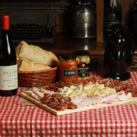 Pulpería El Retorno: tradición y excelencia en productos regionales y sándwiches artesanales