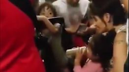 Bebe tomando alcohol