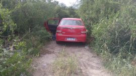 Salió a comprar medicamentos, lo buscaron toda la noche y lo hallaron muerto dentro de su auto