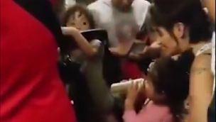 Bebe tomando alcohol