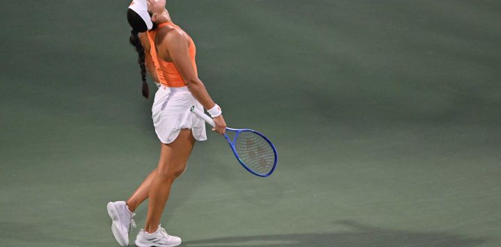 Jessica Pegula de EE. UU. reacciona durante su partido de semifinales individuales femeninas en el torneo de tenis Dubai Duty Free. Foto de Ryan Lim / AFP