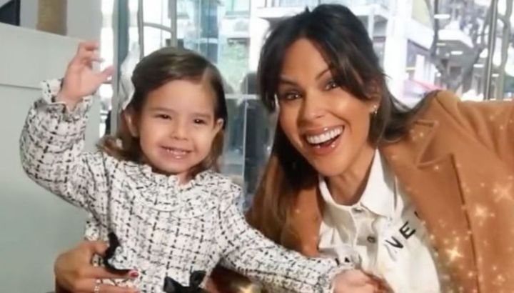 Barby Franco y Sarah Burlando impusieron el match de looks total black para una salida de noche: transparencias, concierto y mucho baile