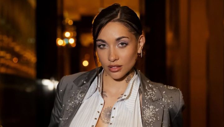 María Becerra sorprendió en los Premios Lo Nuestro con sus alter ego y un look total pink