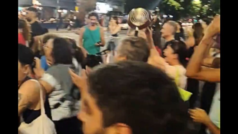 Cacerolazo en San Juan y Boedo, en medio del debate de Reforma Laboral.