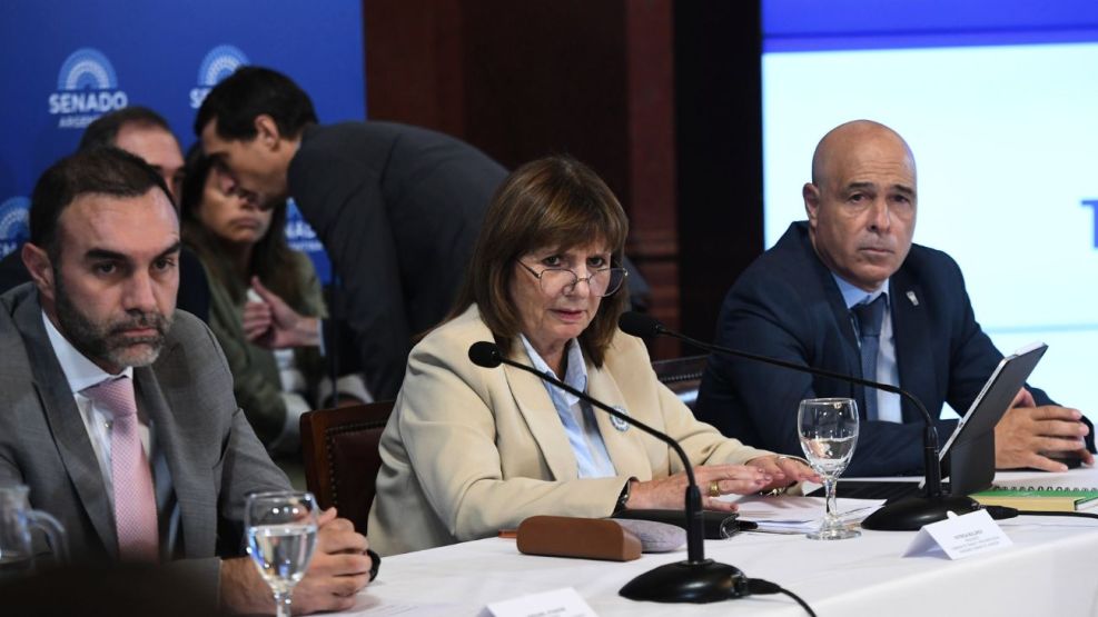 Ezequiel Atauche, Patricia Bullrich y Bartolomé Abdala - El oficialismo consiguió el dictamen para tratar la reforma laboral en el Senado