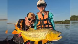 Hay ejemplares de todos los tamaños; entre muchos dorados chicos aparecen medianos y también grandes en buena cantidad.