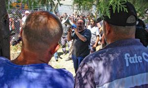 En Fate las puertas siguen cerradas: los trabajadores denuncian lockout patronal.