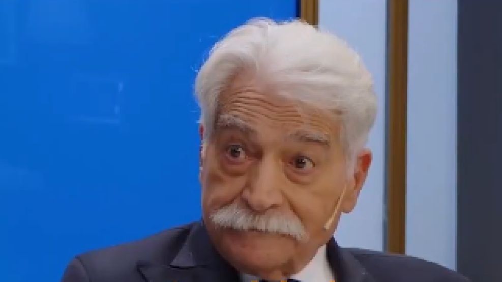 Jorge Asís, 'sorprendido' ante las preguntas románticas de Mirthe Legrand en la Mesaza.