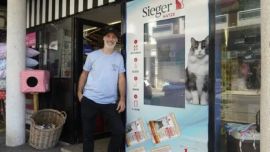 Un emprendedor rosarino fabricó una máquina que vende alimento para mascotas las 24 horas