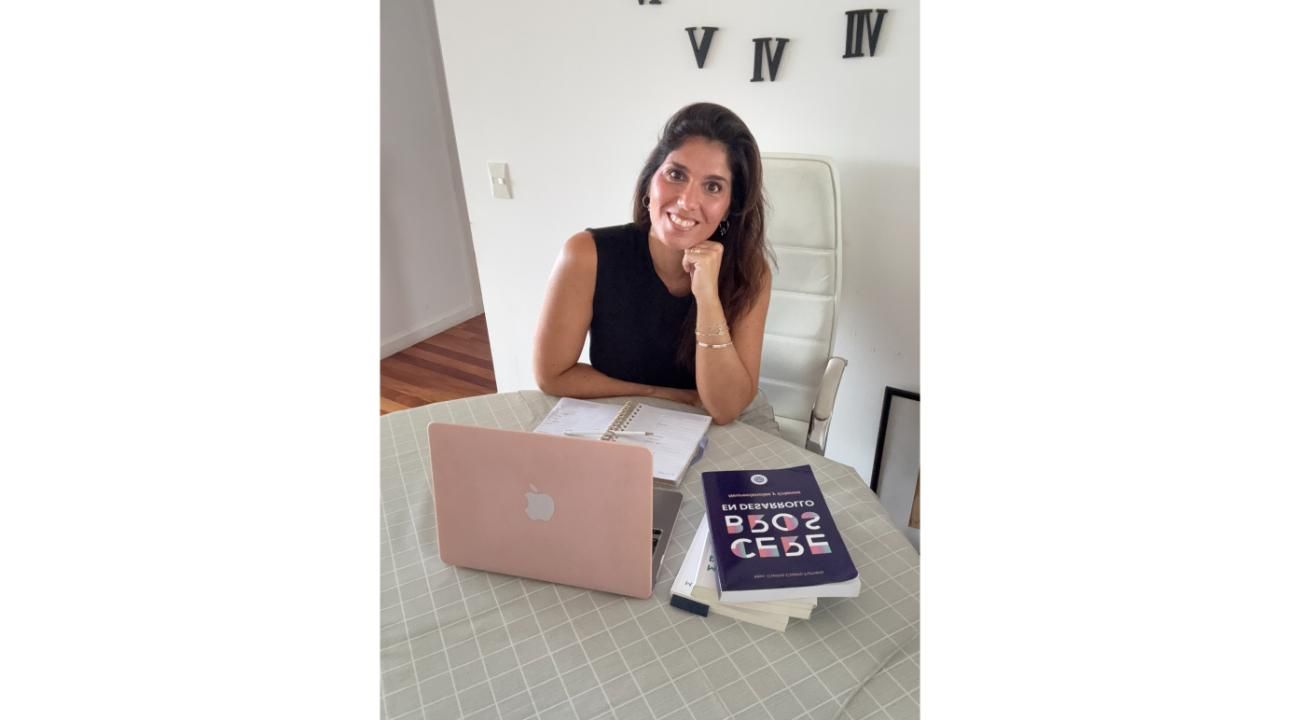 Psicóloga Victoria Cipolla: acompañar a padres para transformar la adolescencia