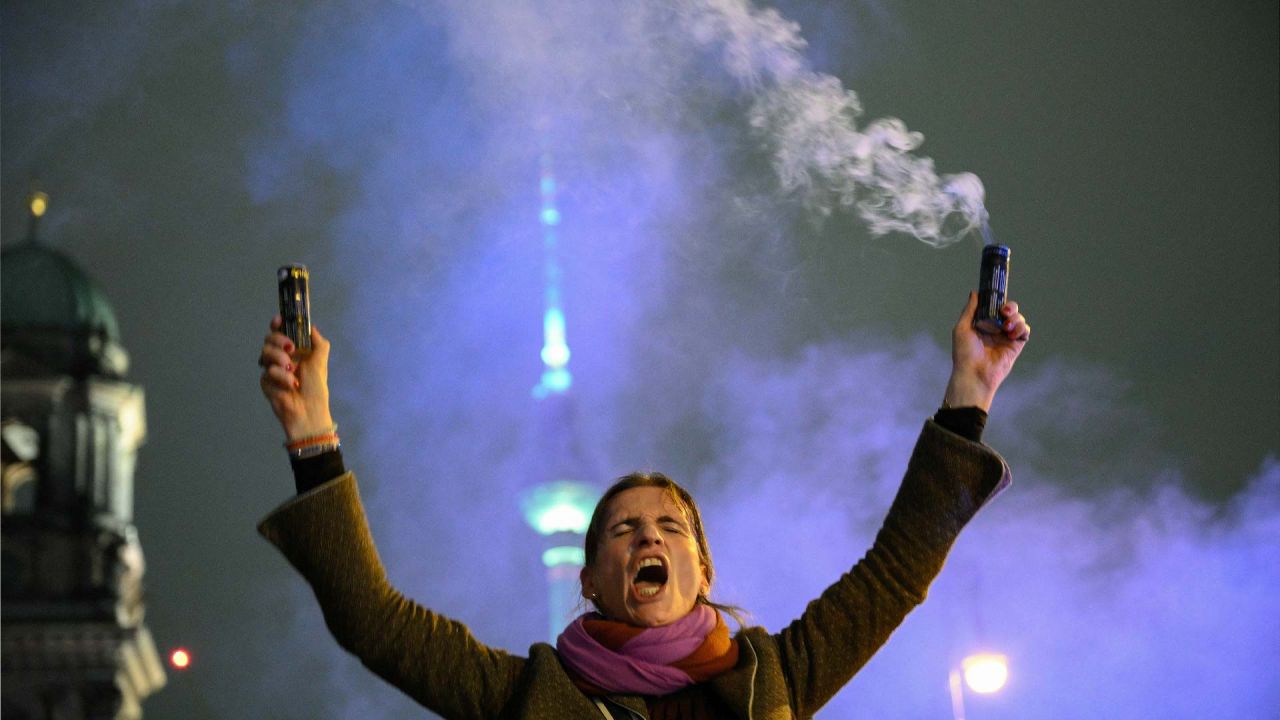 Concentración frente a la Torre de Televisión para conmemorar el cuarto aniversario de la invasión a gran escala de Rusia a Ucrania en Berlín. Foto de RALF HIRSCHBERGER / AFP | Foto:AFP