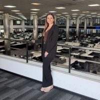 VOZ Y TENSIÓN MUSCULAR: CUANDO EL CUERPO HABLA A TRAVÉS DE LA GARGANTA