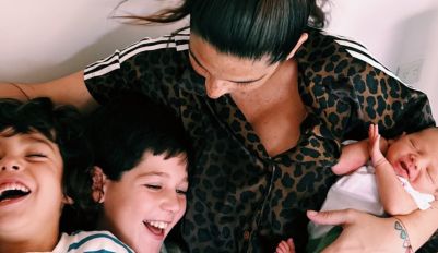 Juana Repetto junto a sus hijos