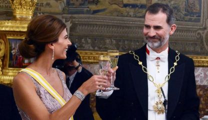 Bomba internacional: aseguran que Juliana Awada y el rey Felipe viven un intenso romance