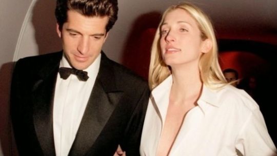Carolyn Bessette-Kennedy: sus clean looks tan vigentes este 2026 como en los 90