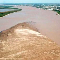El conflicto por los espineles no solo tiene implicancias ambientales, sino también económicas. El desarrollo del turismo de pesca depende de la disponibilidad de ejemplares de buen tamaño y de una experiencia sin interferencias.