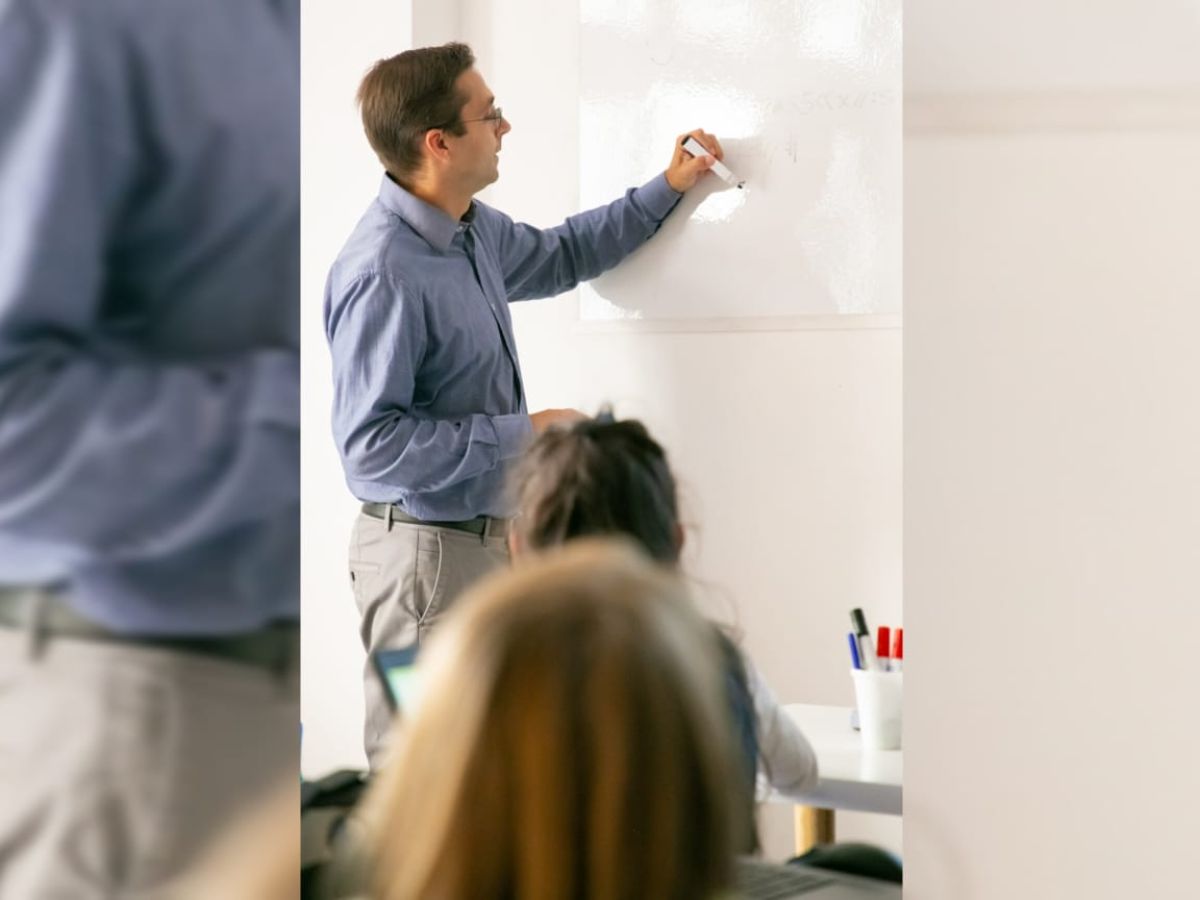  Eugenio Ariza, docente: “Despidieron a 49 docentes de un día para el otro, sin explicación y desarmando un programa de casi 30 años”
