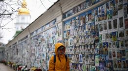 El mural de las víctimas que dejó el conflicto bélico en Ucrania. 