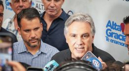 Marcos Torres junto a Martín Llaryora