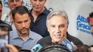 Marcos Torres junto a Martín Llaryora