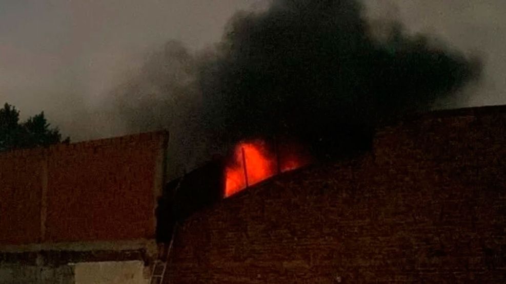 Incendio en fábrica de telas de Valentín Alsina 25022026