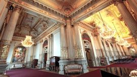 Cartoneros, patrimonio y economía popular: la historia del archivo del Teatro Colón que terminó en la basura