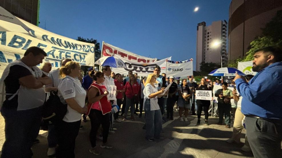 Masiva movilización docente en Chaco. 