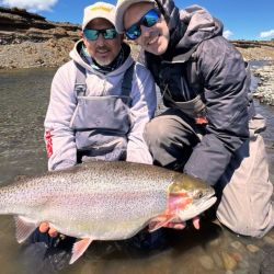 Truchas: grandes trofeos del desierto patagónico.