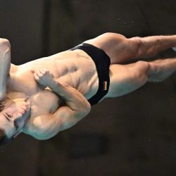Moritz Wesemann del equipo de Alemania compite en las preliminares masculinas de trampolín de 3 m durante la Copa del Mundo de Clavados de la FINA 2026. Foto de Minas Panagiotakis / AFP  | Foto:AFP