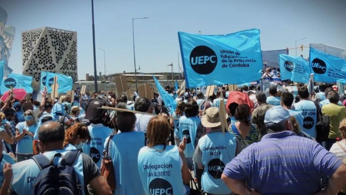 Córdoba: conflicto docente se intensifica con paro de 72 horas