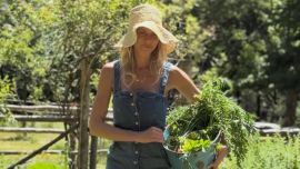 Así es la huerta soñada de Carola del Bianco en Villa La Angostura: campestre chic, regaderas vintage y aires europeos