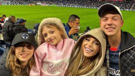 Así es el colegio de Emma y Lola Demichelis, las hijas de Evangelina Anderson: pista de cross country, triple diploma y amigas famosas