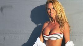 Sabrina Rojas en Mar del Plata: sus microbikinis y el accesorio que marca tendencia