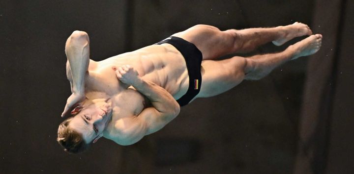 Moritz Wesemann del equipo de Alemania compite en las preliminares masculinas de trampolín de 3 m durante la Copa del Mundo de Clavados de la FINA 2026. Foto de Minas Panagiotakis / AFP 